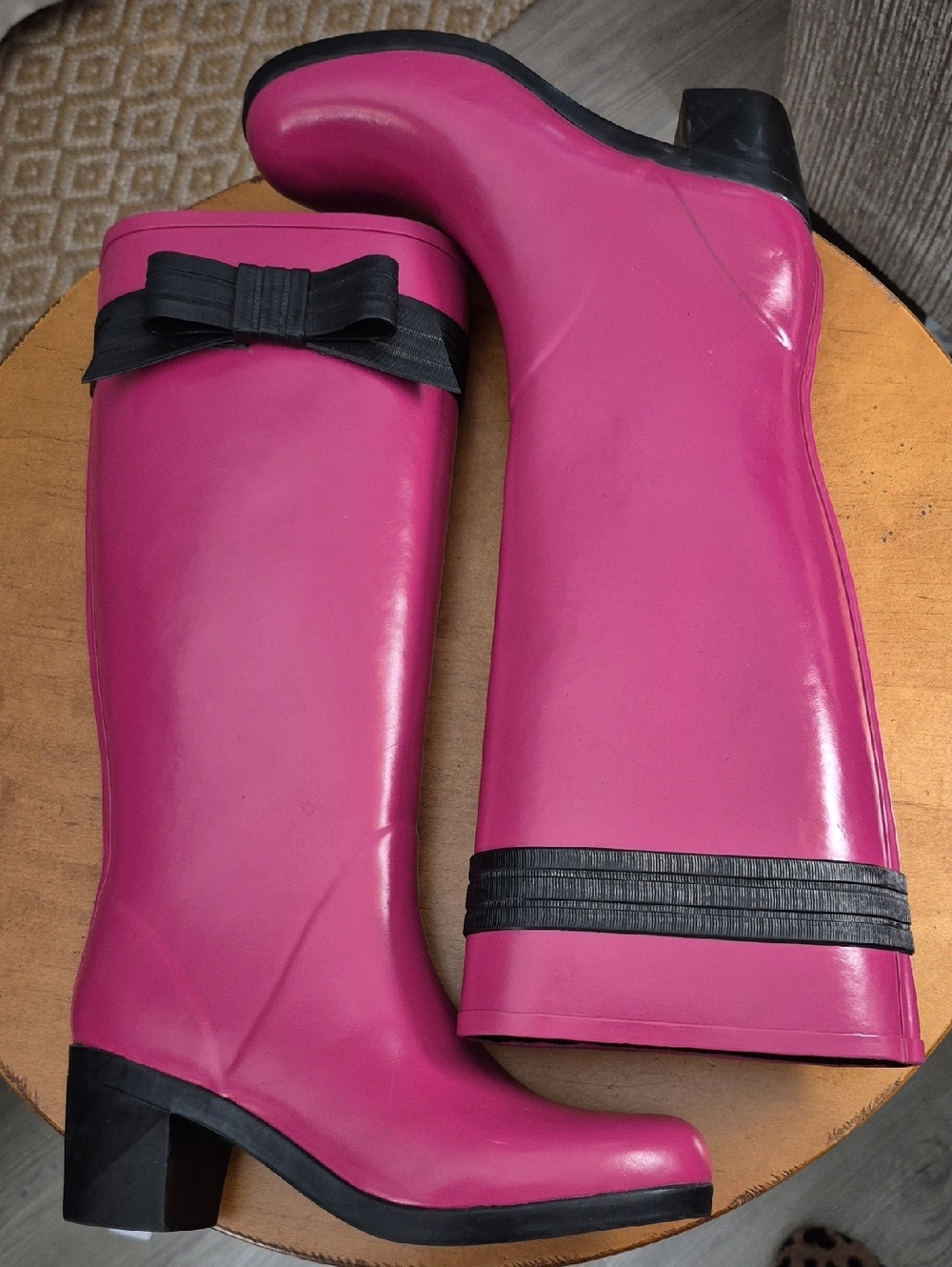 Kate Spade Stylish Pink Women's Rain Boots with Black Bow Trim. Sz 7